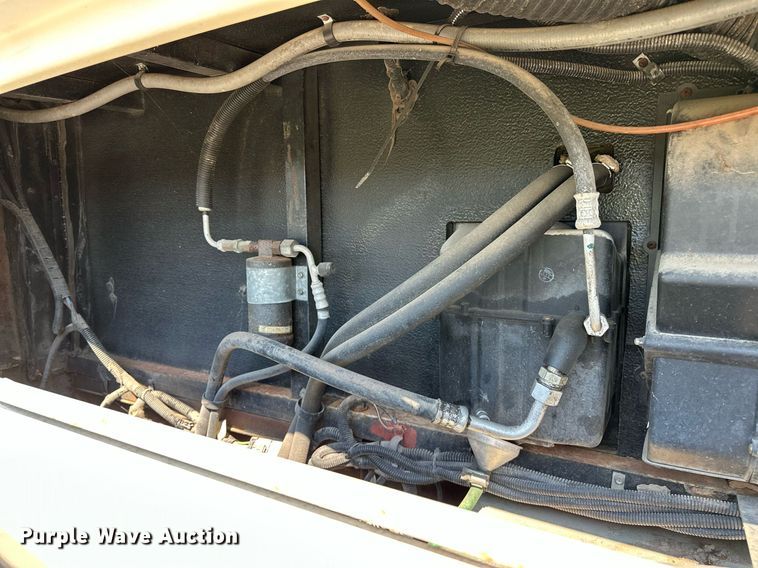 image for item NQ9354 1999 Fleetwood Discovery  RV