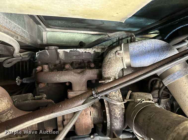 image for item NQ9354 1999 Fleetwood Discovery  RV