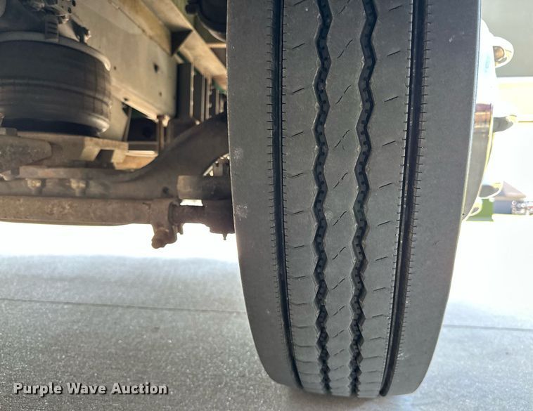 image for item NQ9354 1999 Fleetwood Discovery  RV