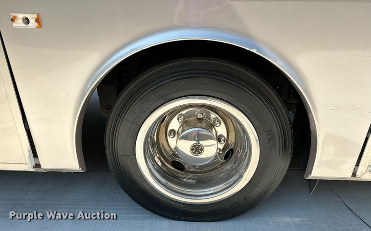 image for item NQ9354 1999 Fleetwood Discovery  RV