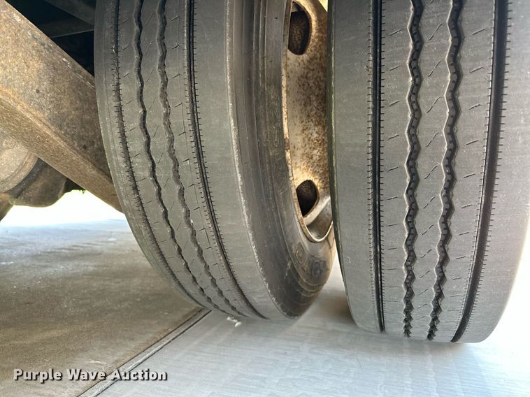 image for item NQ9354 1999 Fleetwood Discovery  RV