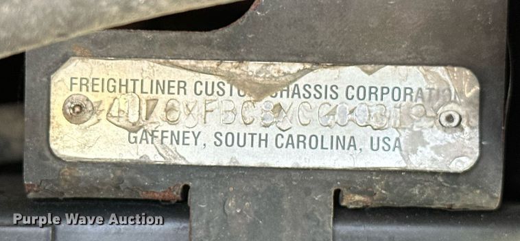 image for item NQ9354 1999 Fleetwood Discovery  RV