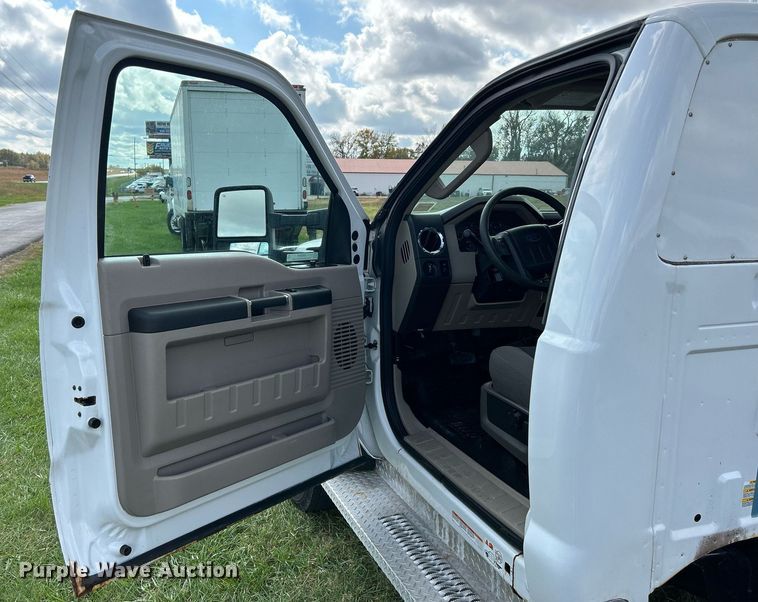 image for item NR9307 2009 Ford F450 Super Duty XLT truck cab and chassis