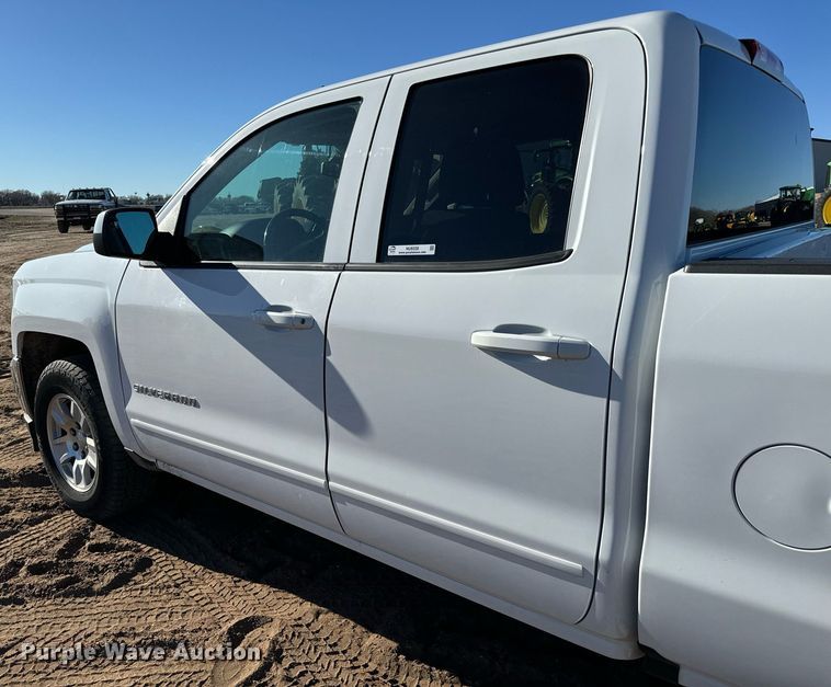 image for item NU9328 2018 Chevrolet Silverado 1500 Double Cab pickup truck