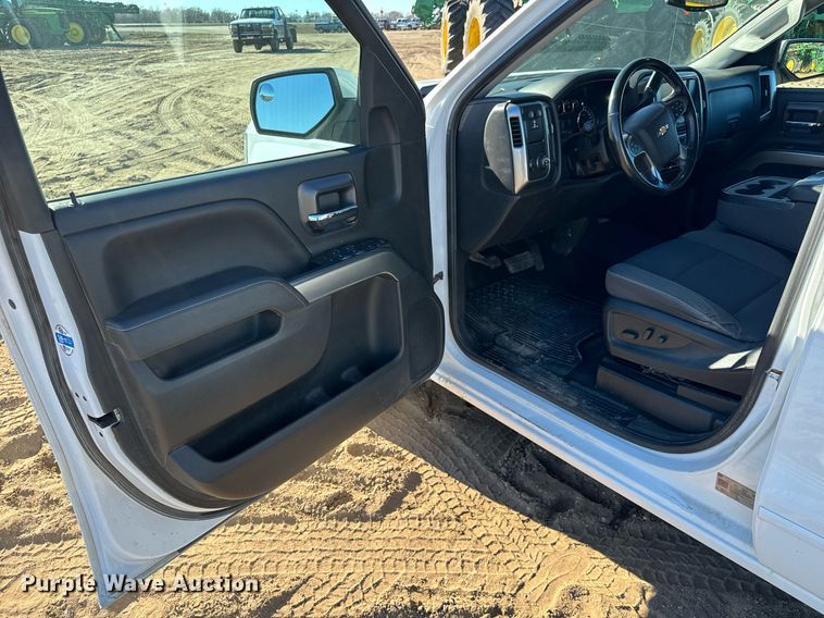 image for item NU9328 2018 Chevrolet Silverado 1500 Double Cab pickup truck