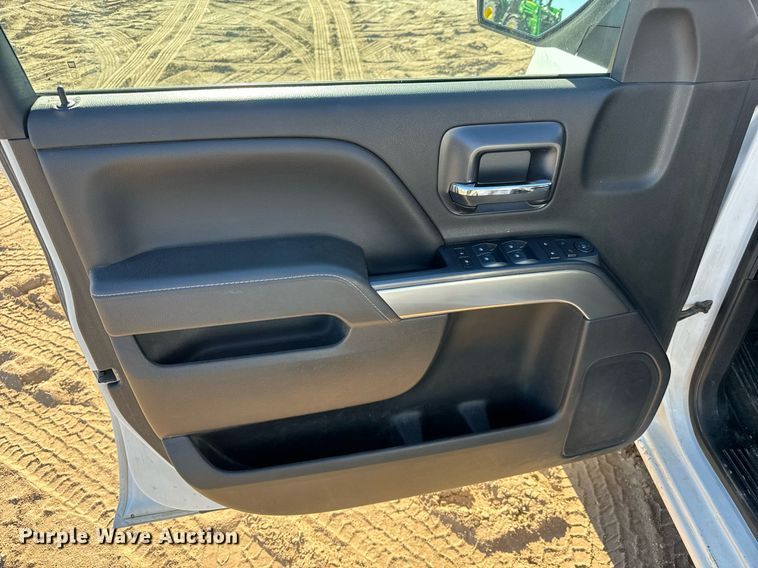 image for item NU9328 2018 Chevrolet Silverado 1500 Double Cab pickup truck