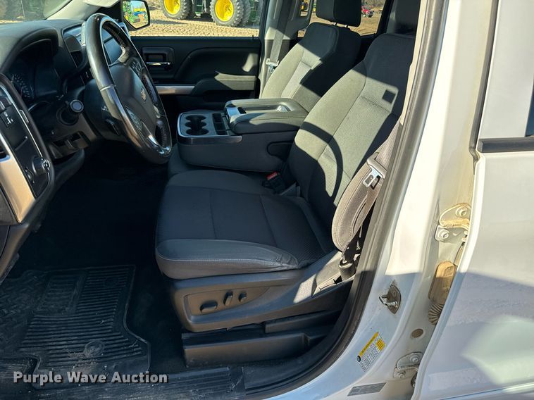 image for item NU9328 2018 Chevrolet Silverado 1500 Double Cab pickup truck