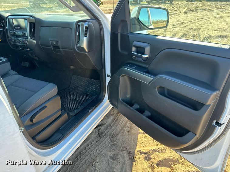 image for item NU9328 2018 Chevrolet Silverado 1500 Double Cab pickup truck