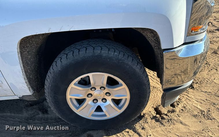 image for item NU9328 2018 Chevrolet Silverado 1500 Double Cab pickup truck