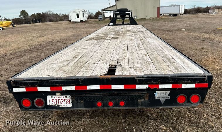 image for item NU9426 2015 PJ FD402 equipment trailer