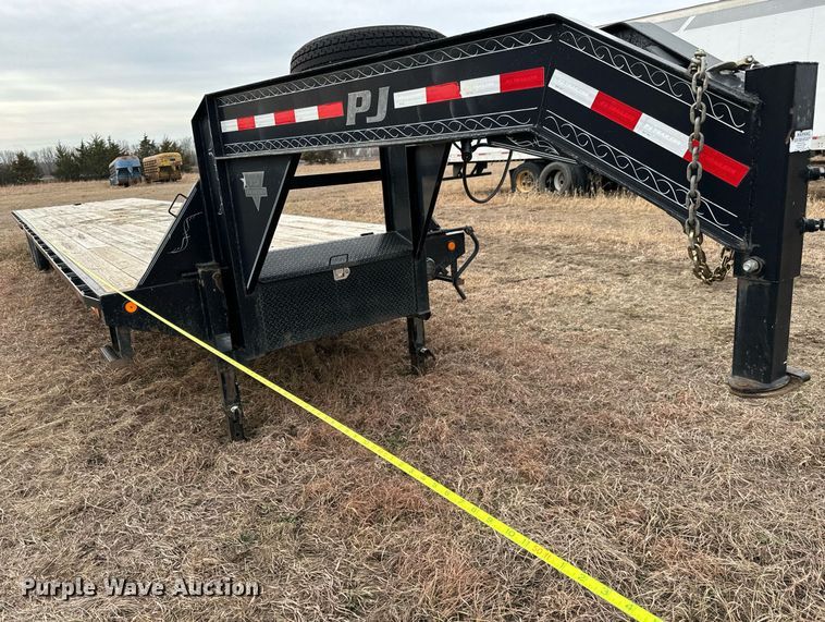 image for item NU9426 2015 PJ FD402 equipment trailer