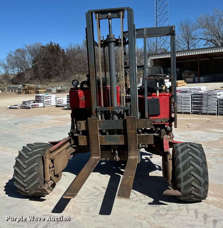 image for item NU9457 2001 Moffett  M5000 forklift