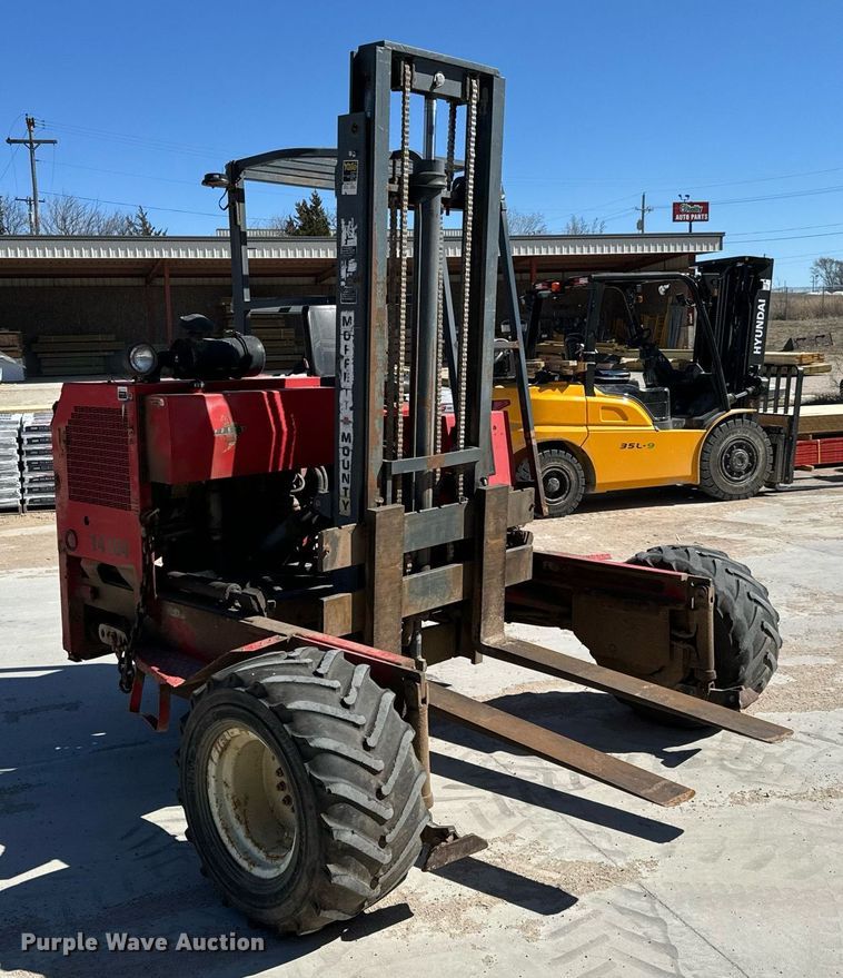 image for item NU9457 2001 Moffett  M5000 forklift