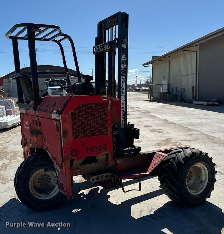image for item NU9457 2001 Moffett  M5000 forklift