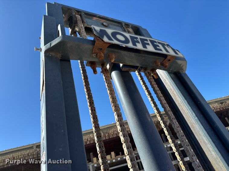 image for item NU9457 2001 Moffett  M5000 forklift