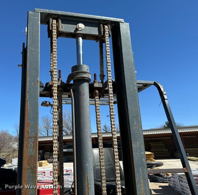 image for item NU9457 2001 Moffett  M5000 forklift