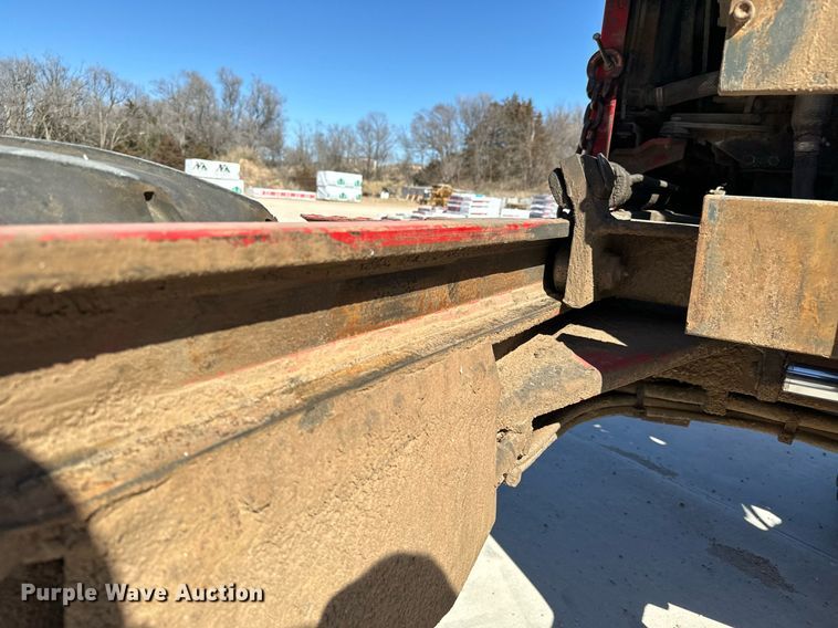 image for item NU9457 2001 Moffett  M5000 forklift