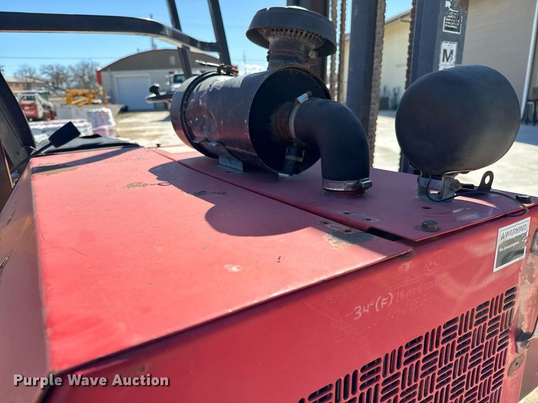 image for item NU9457 2001 Moffett  M5000 forklift