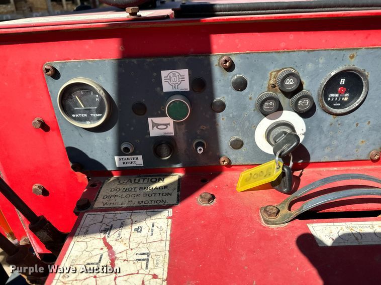 image for item NU9457 2001 Moffett  M5000 forklift