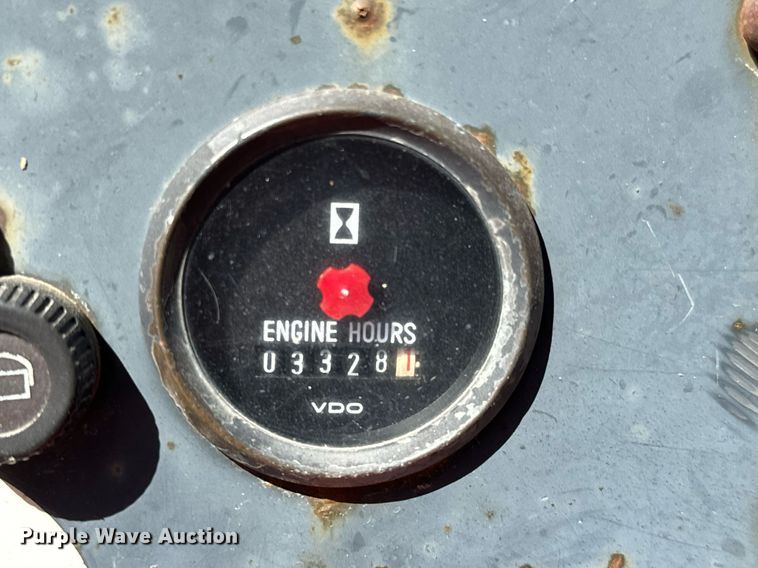 image for item NU9457 2001 Moffett  M5000 forklift