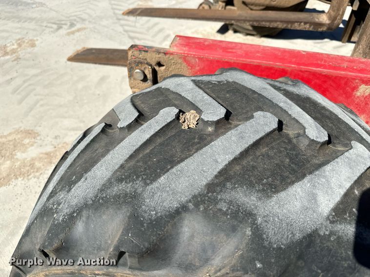 image for item NU9457 2001 Moffett  M5000 forklift