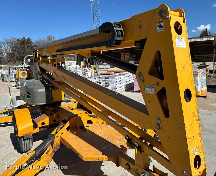 image for item NU9458 2014 Haulotte 4527A boom lift