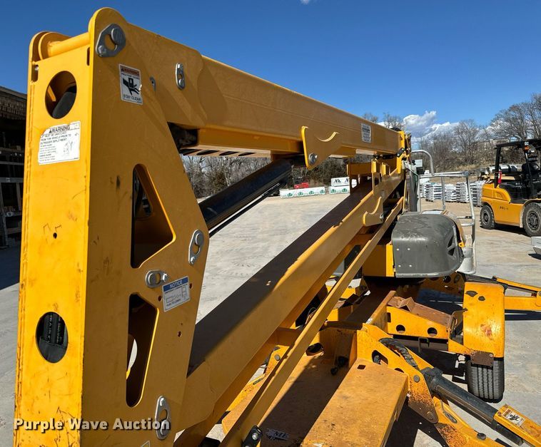 image for item NU9458 2014 Haulotte 4527A boom lift