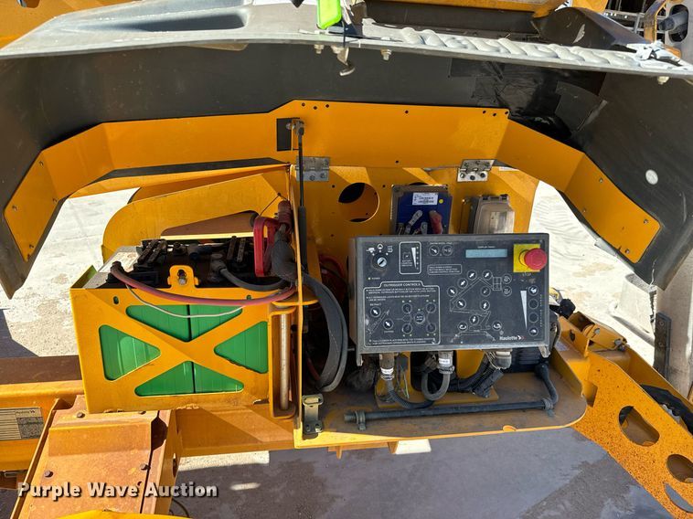 image for item NU9458 2014 Haulotte 4527A boom lift