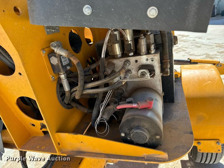 image for item NU9458 2014 Haulotte 4527A boom lift