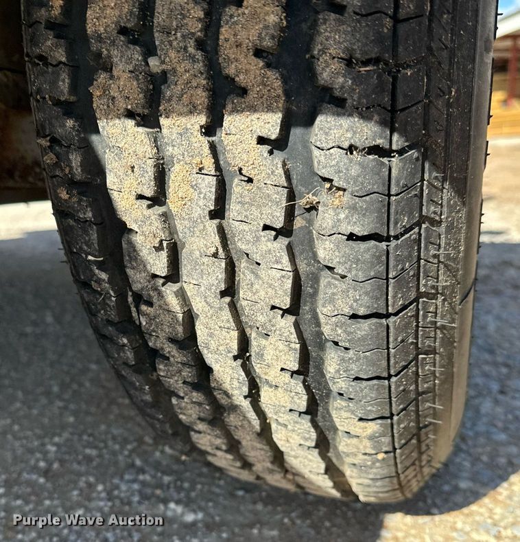 image for item NU9459 2012 Redi Haul ML5460E tilt deck utility trailer