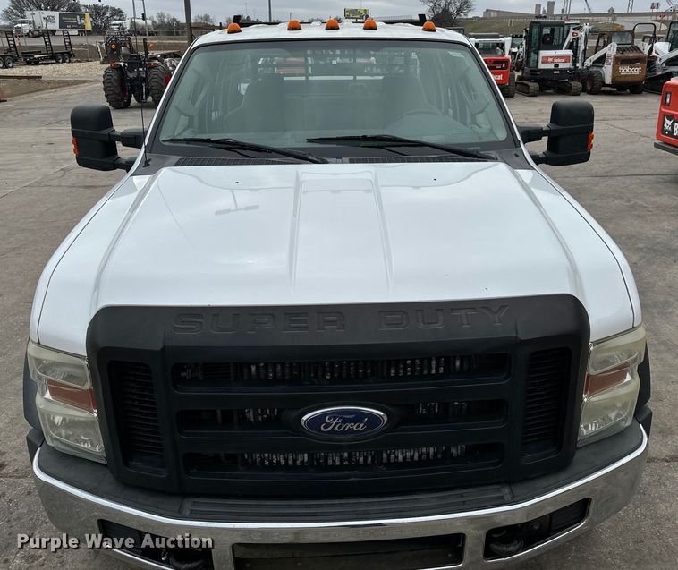 image for item NU9511 2008 Ford F450 Super Duty Crew Cab flatbed truck