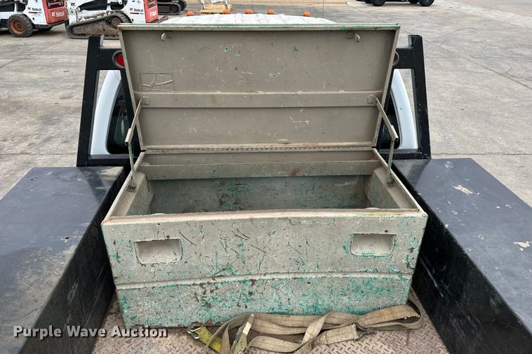 image for item NU9511 2008 Ford F450 Super Duty Crew Cab flatbed truck