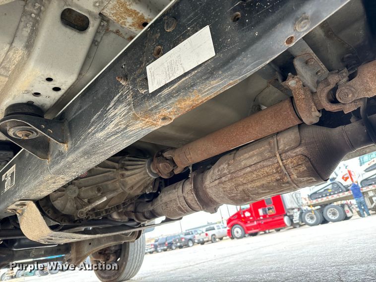 image for item NU9511 2008 Ford F450 Super Duty Crew Cab flatbed truck