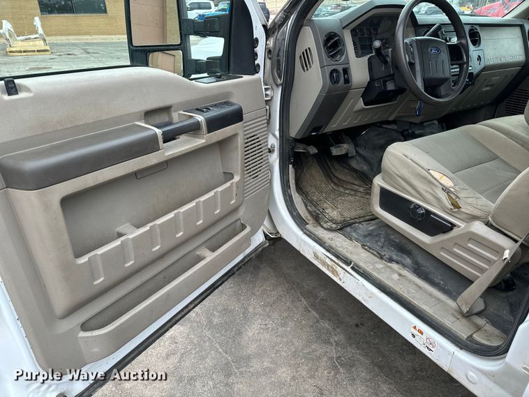 image for item NU9511 2008 Ford F450 Super Duty Crew Cab flatbed truck