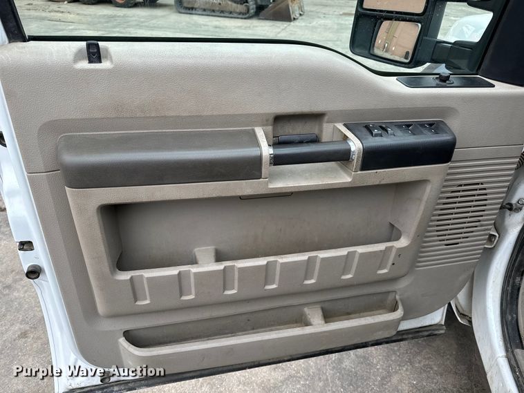 image for item NU9511 2008 Ford F450 Super Duty Crew Cab flatbed truck