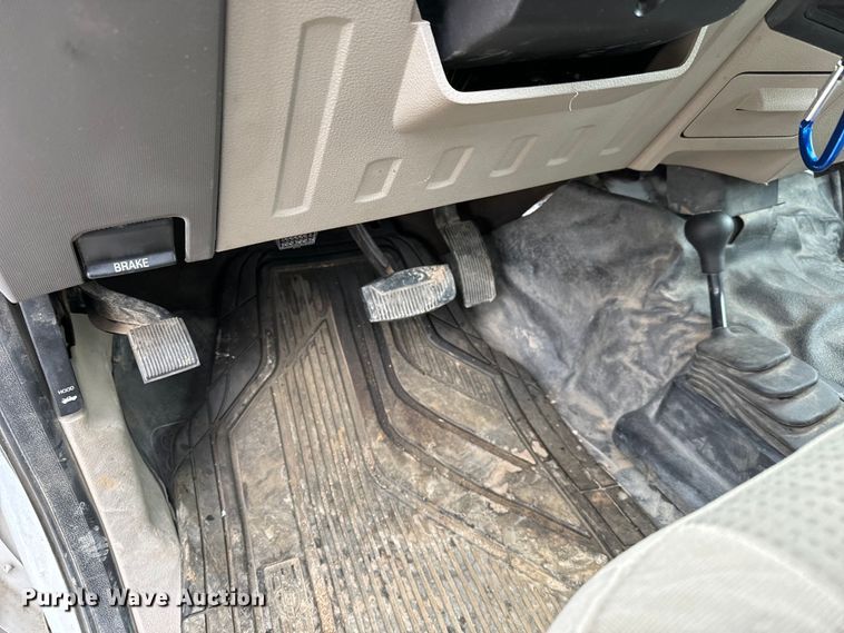 image for item NU9511 2008 Ford F450 Super Duty Crew Cab flatbed truck