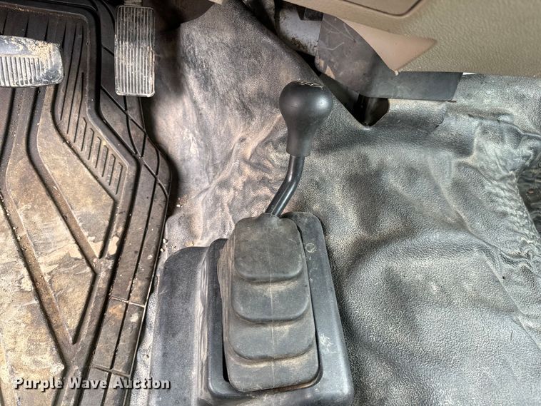 image for item NU9511 2008 Ford F450 Super Duty Crew Cab flatbed truck