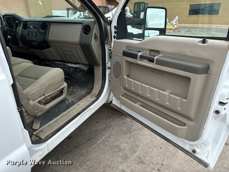 image for item NU9511 2008 Ford F450 Super Duty Crew Cab flatbed truck