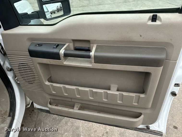 image for item NU9511 2008 Ford F450 Super Duty Crew Cab flatbed truck