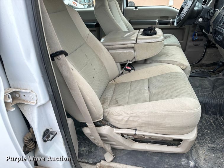 image for item NU9511 2008 Ford F450 Super Duty Crew Cab flatbed truck