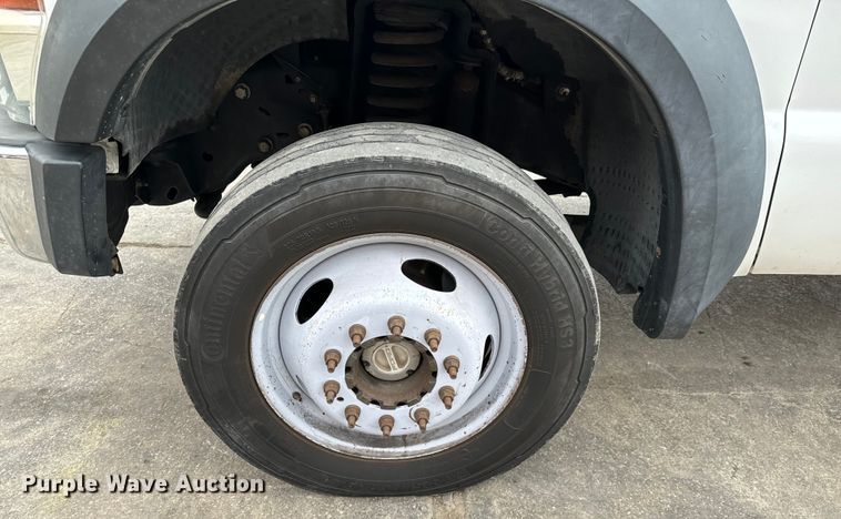 image for item NU9511 2008 Ford F450 Super Duty Crew Cab flatbed truck