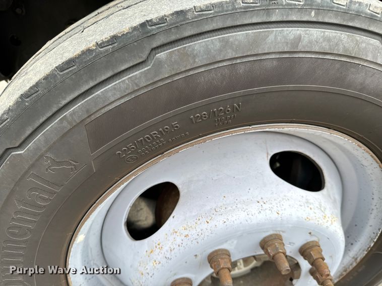 image for item NU9511 2008 Ford F450 Super Duty Crew Cab flatbed truck