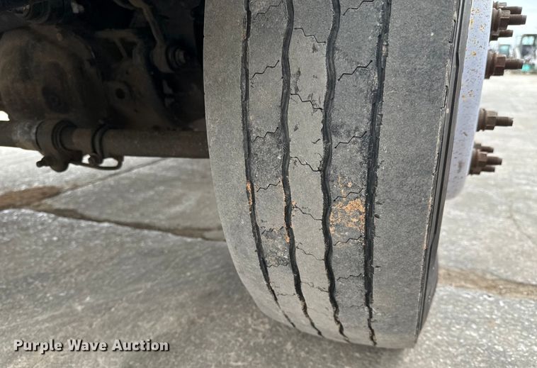 image for item NU9511 2008 Ford F450 Super Duty Crew Cab flatbed truck