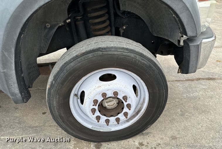 image for item NU9511 2008 Ford F450 Super Duty Crew Cab flatbed truck