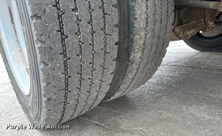 image for item NU9511 2008 Ford F450 Super Duty Crew Cab flatbed truck