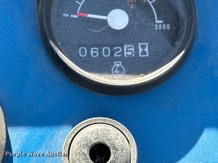 image for item NU9520 New Holland  1715 tractor