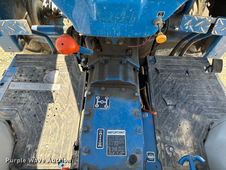 image for item NU9520 New Holland  1715 tractor