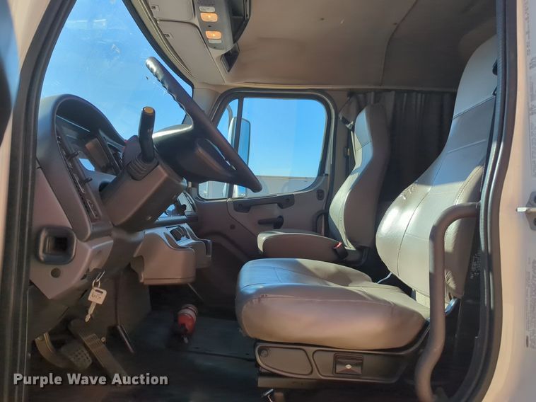 image for item NZ9303 2016 Freightliner Business Class M2 box truck