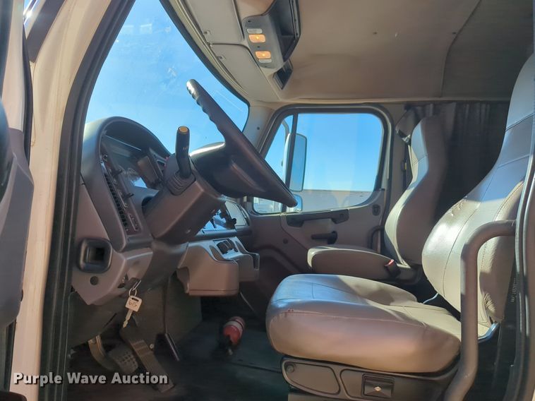 image for item NZ9303 2016 Freightliner Business Class M2 box truck