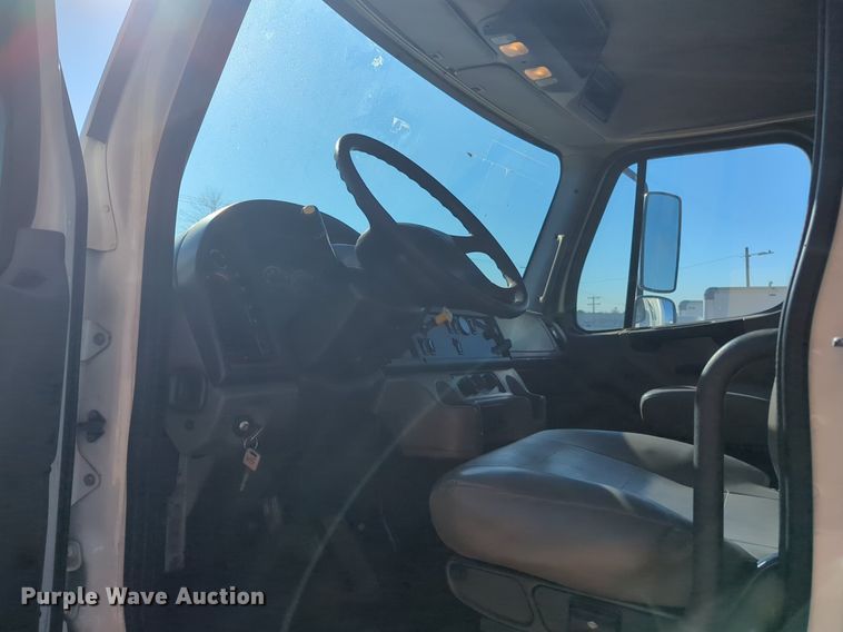 image for item NZ9303 2016 Freightliner Business Class M2 box truck